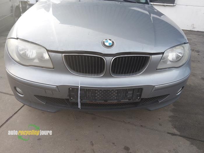 Voorbumper van een BMW 1-Serie, Auto-onderdelen, Carrosserie, Bumper, BMW, Gebruikt, 3 maanden garantie