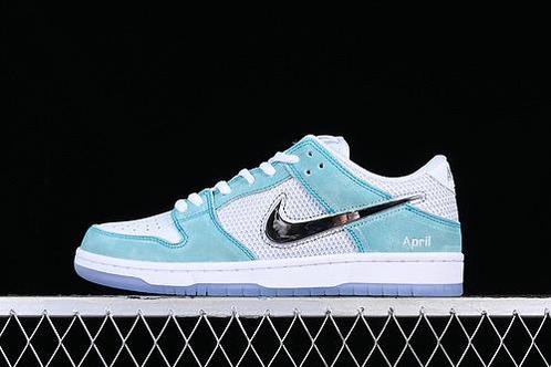 Nike SB Dunk “ April “ low, Kleding | Heren, Schoenen, Nieuw, Ophalen of Verzenden