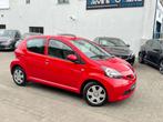 Toyota Aygo 1.0i Benzine - Airco * 1 JAAR GARANTIE * !, Auto's, Voorwielaandrijving, Stof, Zwart, Bedrijf
