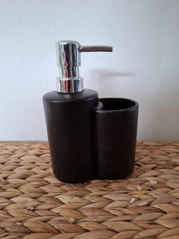 Distributeur de savon beschikbaar voor biedingen
