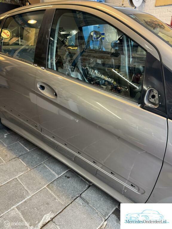 W245 B-klasse Deur rechts voor kleur 748, Auto-onderdelen, Carrosserie, Deur, Achter, Rechts, Gebruikt, Ophalen of Verzenden