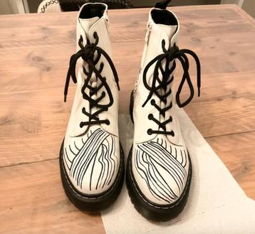 One-of-a-kind white ankle boots (size 40) beschikbaar voor biedingen