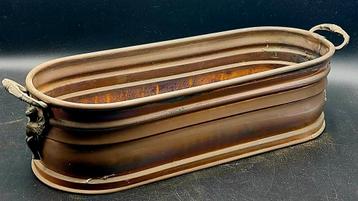 Antieken koperen plantenbak beschikbaar voor biedingen