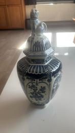 Delfts blauw royal sphinx vaas met deksel, Antiek en Kunst, Ophalen