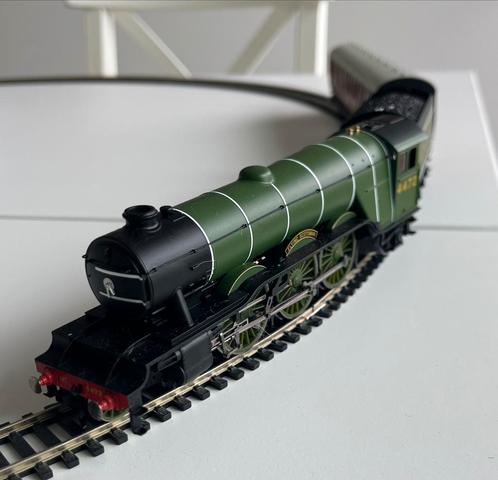 Hornby miniatuur treinstel met uibreidingen, Hobby en Vrije tijd, Modeltreinen | H0, Gebruikt, Locomotief, Overige merken, Ophalen