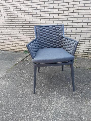 Tuinstoelen met zitkussen  beschikbaar voor biedingen