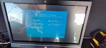 PC tout-en-un à grand écran en bon état (pas de pieds)