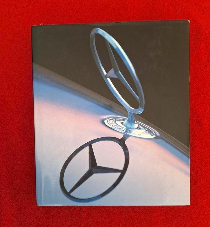 Mercedes levert een encyclopedie van 650 pagina's op groot f, Boeken, Auto's | Boeken, Zo goed als nieuw, Algemeen, Ophalen of Verzenden