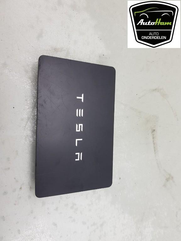 SLEUTEL Tesla Model Y (5YJY) (01-2019/-) (|110428400J|), Auto-onderdelen, Overige Auto-onderdelen, Overige automerken, Gebruikt
