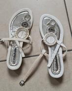 Sandalettes blanches avec brides, Hobby & Loisirs créatifs, Loupes & Lampes loupes, Comme neuf, Enlèvement