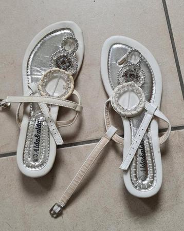 Sandalettes blanches avec brides 