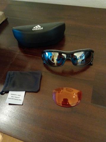 Zonnebril adidas beschikbaar voor biedingen