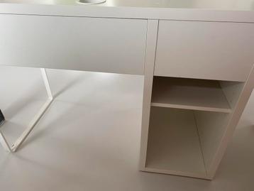 Ikea bureau beschikbaar voor biedingen