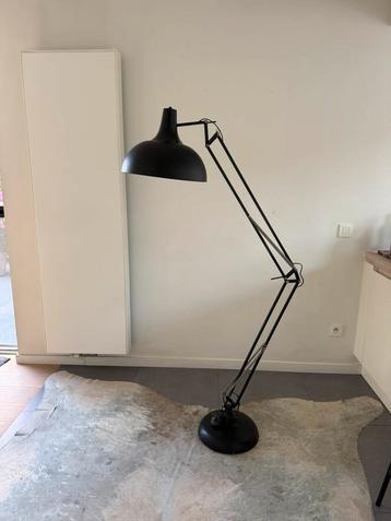 XXL vloerlamp beschikbaar voor biedingen