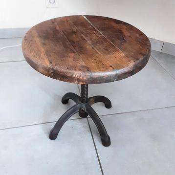 Ancien tabouret, Enlèvement, Comme neuf