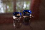 Deux pots à épices en métal et verre bleu cobalt, Maison & Meubles, Cuisine | Vaisselle, Utilisé, Enlèvement ou Envoi, Verre