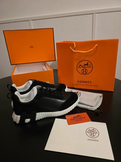 Hermes Bouncing zwart/wit, Kleding | Heren, Schoenen, Nieuw, Sneakers, Zwart, Ophalen of Verzenden