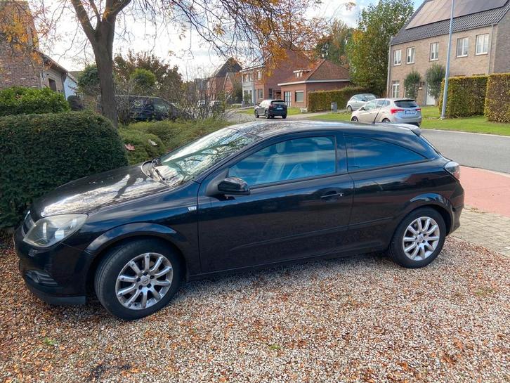 Opel Astra GTC Enjoy, Auto's, Opel, Particulier, Astra, Diesel, Coupé, Zwart, Stof, Ophalen