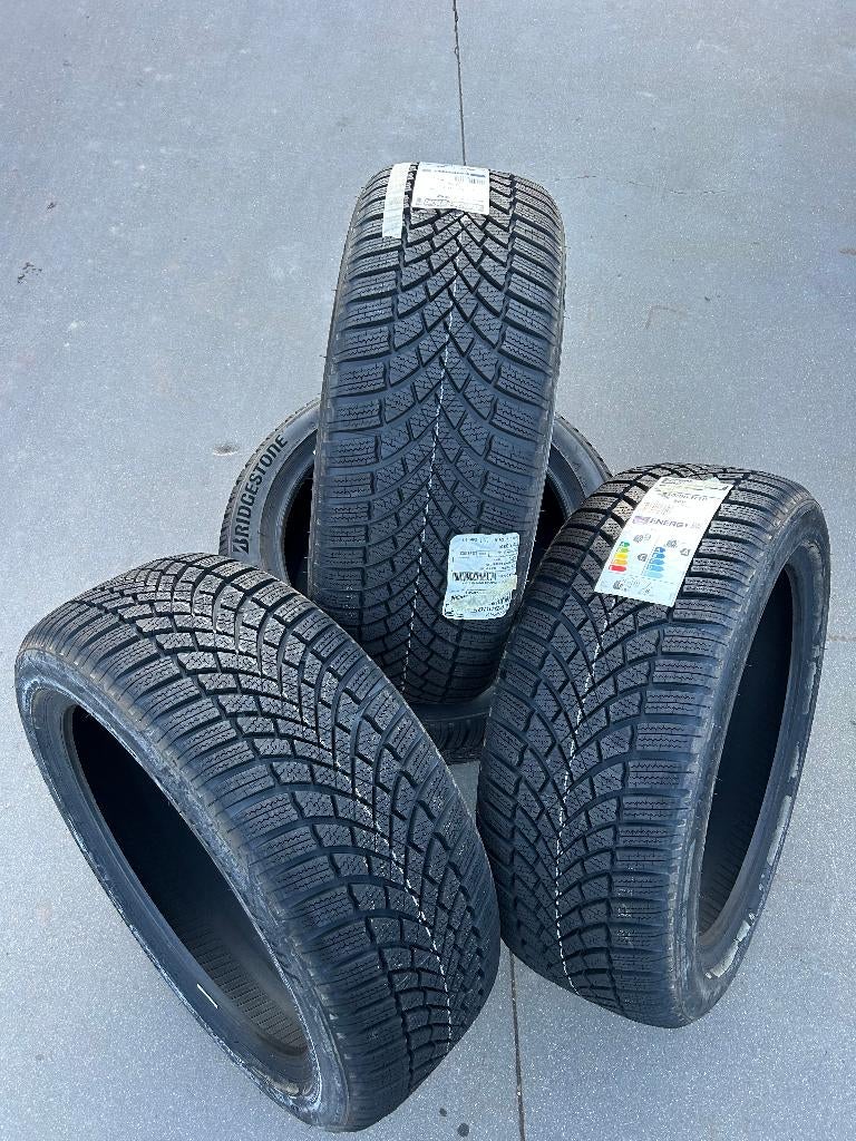 4 Pneus hiver (neufs) 215/50/R18 Bridgestone 92v, Autos : Pièces & Accessoires, Neuf, Enlèvement, Pneus hiver, 215 mm