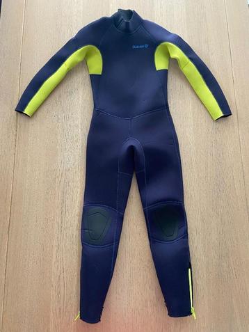 Wetsuit decathlon olaian 131-140CM 8-9J disponible aux enchères