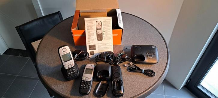 Vaste telefoon met 3 handsets, Telecommunicatie, Vaste telefoons | Handsets en Draadloos, Gebruikt, 3 handsets, Ophalen of Verzenden