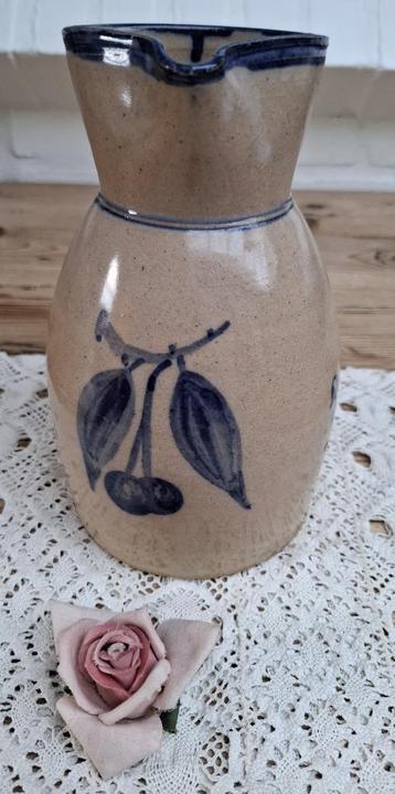 Franse brocante handgeschilderde kan BERRY met bessen beschikbaar voor biedingen