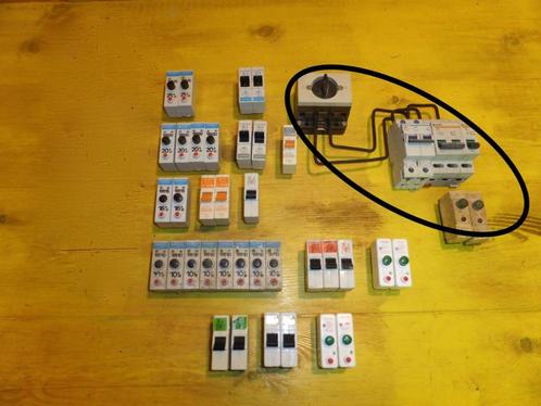 Zekeringen Lot 35 stuks, (+Gratis stuks), Doe-het-zelf en Bouw, Elektriciteit en Kabels, Gebruikt, Ophalen of Verzenden