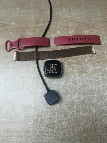 Fitbit Versa 4 + doos en bandjes beschikbaar voor biedingen