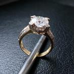 Bague vintage pavée en or 18 carats, Bijoux, Sacs & Beauté, Bagues, Enlèvement ou Envoi, Plus petit que 17, Comme neuf, Or