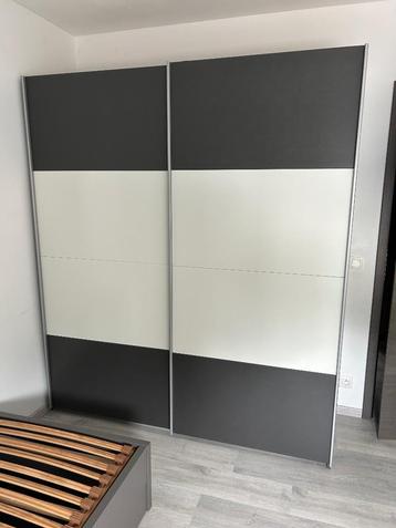 chambre enfant/ado avec armoire+sommier+bureau et chaise beschikbaar voor biedingen