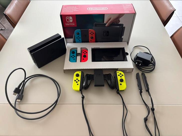 Switch Joy‑Con, Games en Spelcomputers, Spelcomputers | Nintendo Switch, Zo goed als nieuw, Switch Original, Met 3 controllers of meer