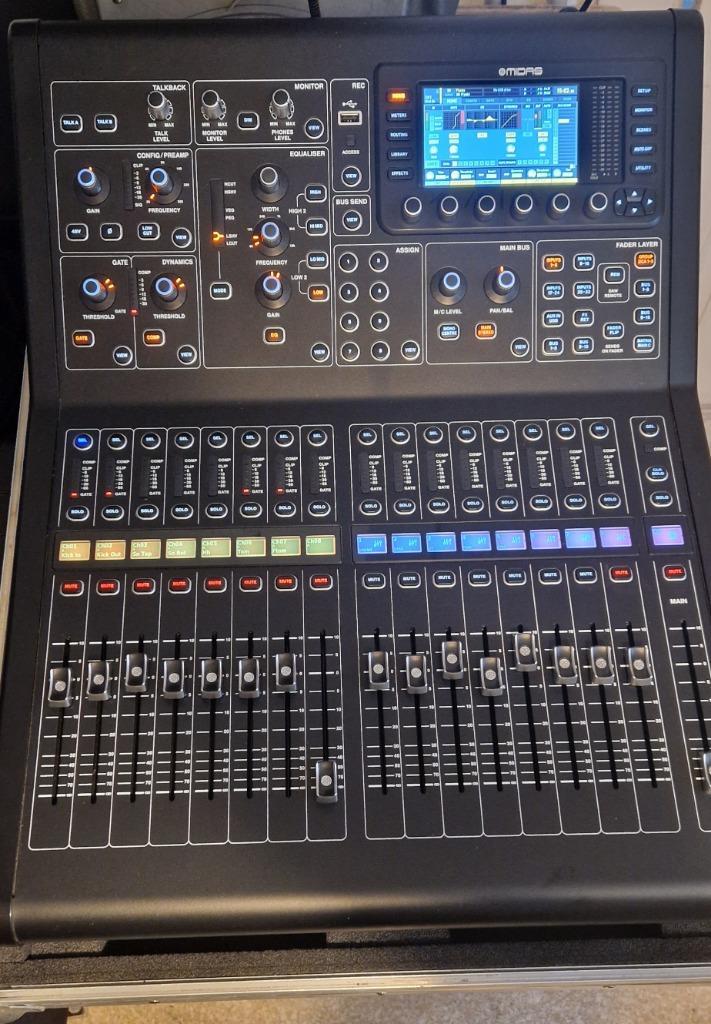 Midas M32R + Flight & Cover, Muziek en Instrumenten, Mengpanelen, Zo goed als nieuw, 20 kanalen of meer, Microfooningang, Ophalen of Verzenden