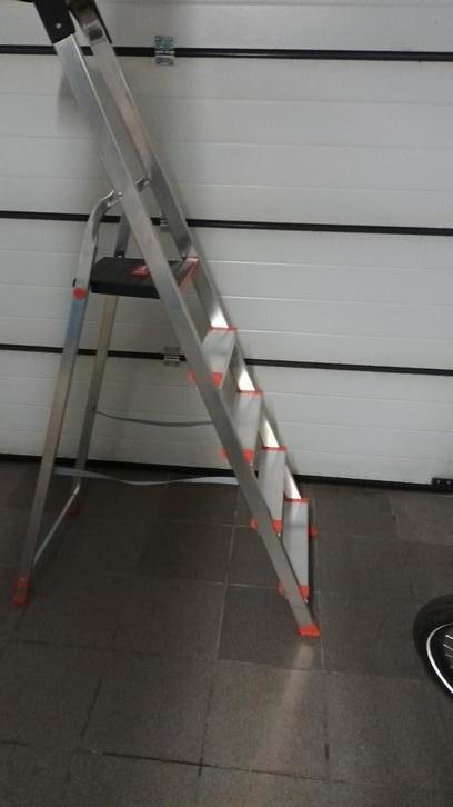Altrex Lima huishoudtrap, Doe-het-zelf en Bouw, Ladders en Trappen, Zo goed als nieuw, Trap, Minder dan 2 meter, Opvouwbaar of Inschuifbaar