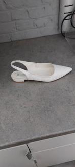 Witte mooie schoenen met een punt merk marquiiz, Kleding | Dames, Schoenen, Ophalen