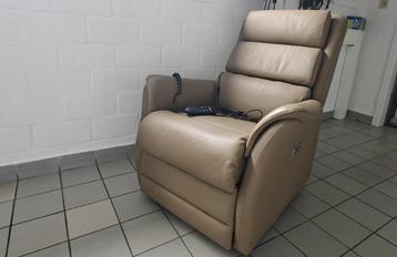 Fauteuil inclinable électrique en cuir avec fonction d'incli, Enlèvement, Comme neuf, Cuir