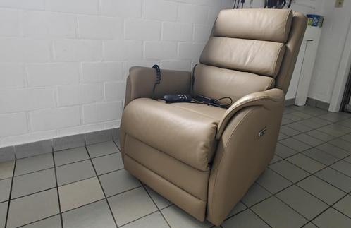 Elektrische lederen relaxzetel met tiltfunctie (€1700 nieuw), Huis en Inrichting, Fauteuils, Zo goed als nieuw, Leer, Ophalen