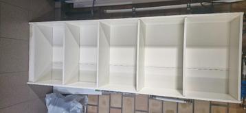 Boekenkast beschikbaar voor biedingen