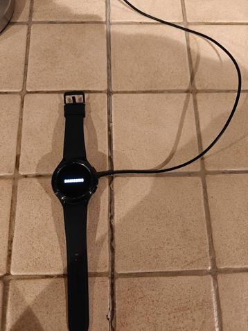 Samsung galaxy watch 4 classic disponible aux enchères