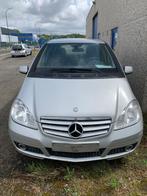 Voiture Mercedes A160, Auto's, Mercedes-Benz, Voorwielaandrijving, Zwart, 4 cilinders, Leder