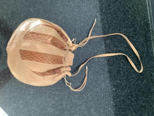 Handtas leer, Handtassen en Accessoires, Tassen | Damestassen, Gebruikt, Handtas, Beige, Ophalen of Verzenden