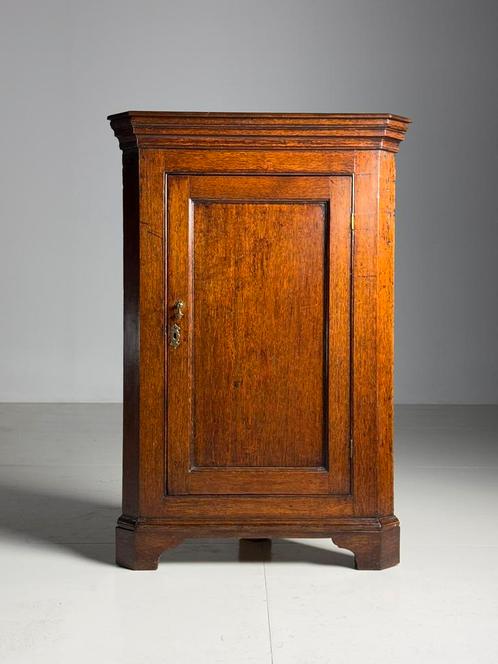 Hoekkast Engels antiek eiken, Kinderen en Baby's, Kinderkamer | Commodes en Kasten, Ophalen of Verzenden