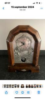 Massief tinnen klokje , afgewerkt in eik, Antiek en Kunst, Ophalen