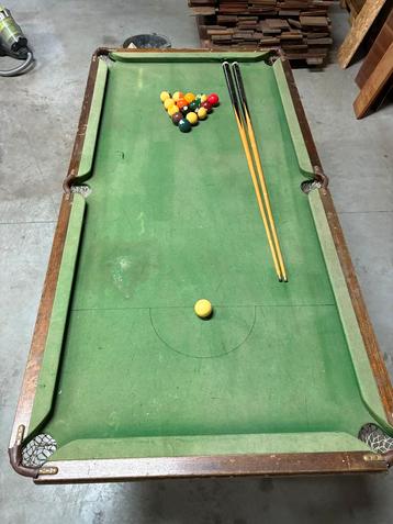 Oude kleine pool tafel beschikbaar voor biedingen