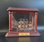 Santa Maria schip van kristal in houten kastje, Hobby en Vrije tijd, Ophalen of Verzenden, Zo goed als nieuw