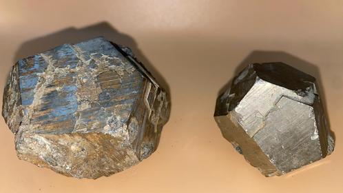 Minéraux naturels de pyrite. 2ème, Collections, Minéraux & Fossiles, Enlèvement ou Envoi