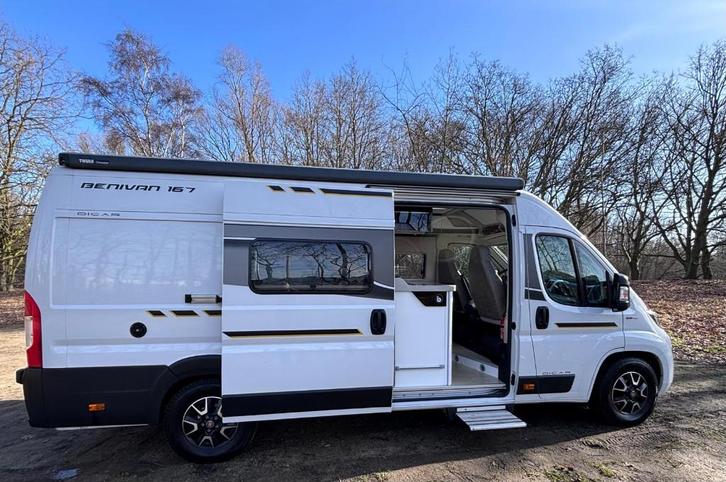 Buscamper Benivan Automaat Twin Bed - Als nieuw!, Caravanes & Camping, Camping-cars, Particulier, jusqu'à 3, Modèle Bus ou Fourgon aménagé