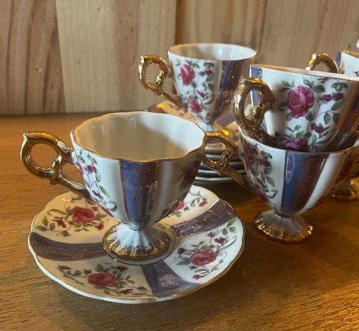 Vintage theekop en schotelset - 5 stuks, Antiek en Kunst, Antiek | Keramiek en Aardewerk, Ophalen of Verzenden