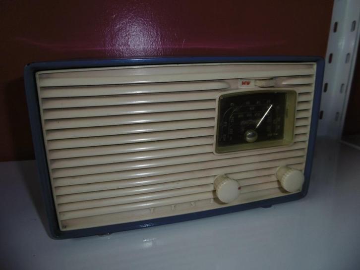 RADIO vint TESLA JUNIOR BRASTISLAVA 1959 , FONCT._MOY -220v, Antiek en Kunst, Antiek | Tv's en Audio, Verzenden