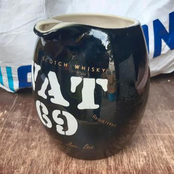  Cruche pichet à eau pub Vat 69 whisky Faïence de Saint-Ghis beschikbaar voor biedingen