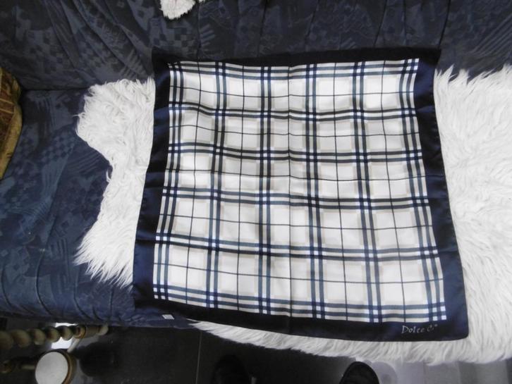 kledij dames sjaal dolce  co, in nieuwstaat, Kleding | Dames, Mutsen, Sjaals en Handschoenen, Zo goed als nieuw, Sjaal, Ophalen of Verzenden